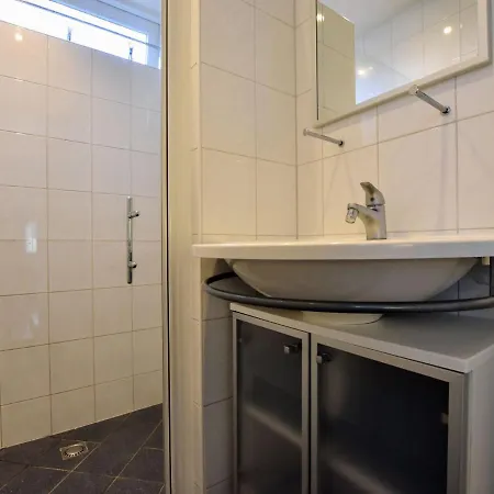 With Covered Porch And Sauna Holiday home Voorthuizen