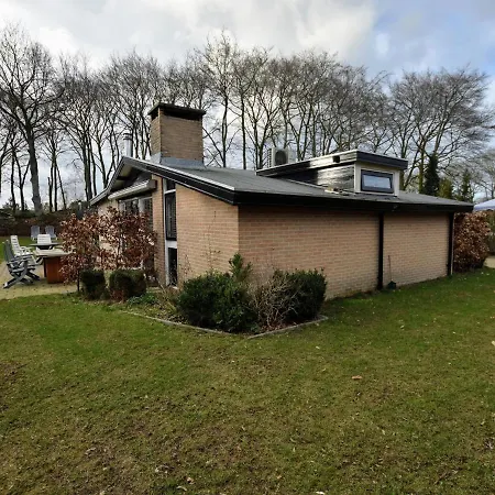 With Covered Porch And Sauna Voorthuizen